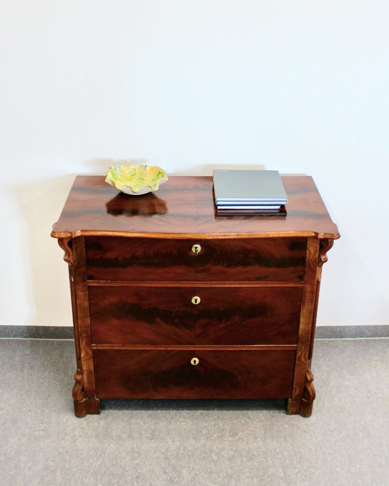 Image 1 of Cómoda, armario o aparador antiguo de estilo Biedermeier.