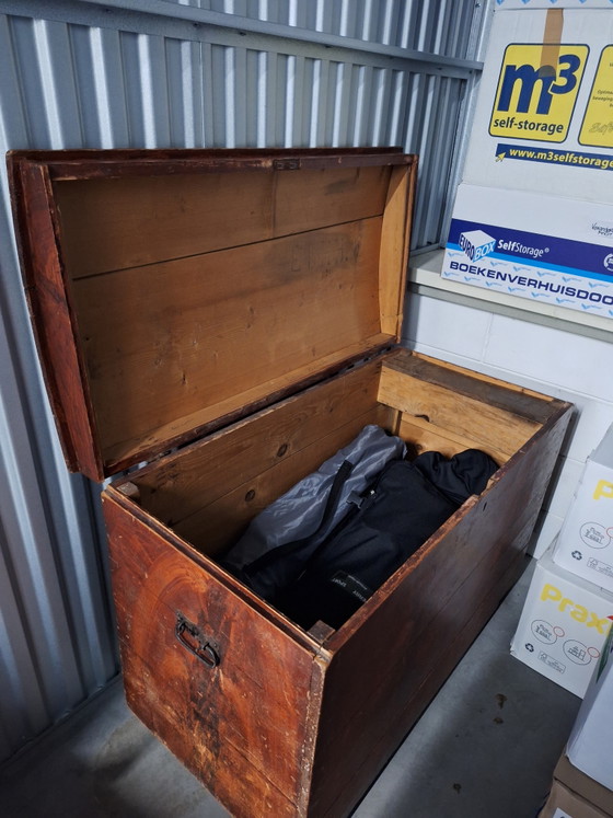 Image 1 of Beautiful antique blanket chest, storage space
