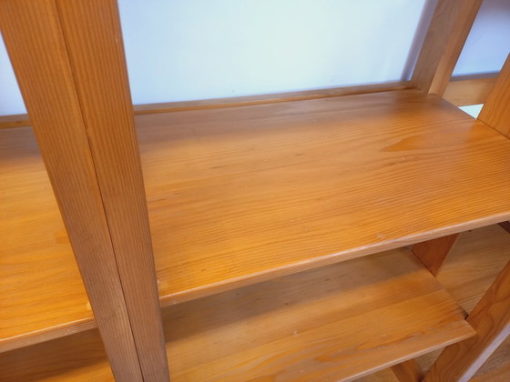 Image 1 of Grote modulaire boekenkast in 6 secties met 30 vintage grenenhouten planken uit de jaren 70 en 80.
