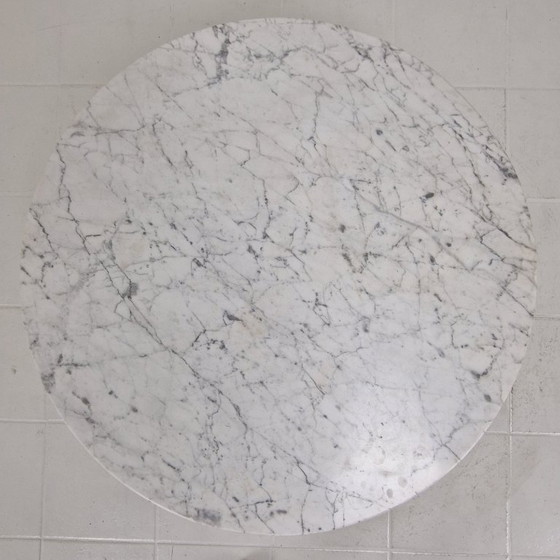 Image 1 of Table basse en marbre de Carrare ancien par Eero Saarinen pour Knoll International