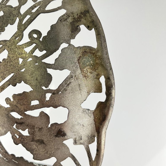 Openwork metal bowl with vine leaf and grape motif, 20th century. – Decorative Objects, Vintage (photo 10 of 11)