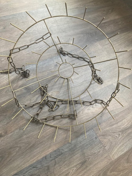Image 1 of Kroonluchter, le lustre bouteille de lait. Design : Bonne Plat. Fabrication : Leitmotiv.