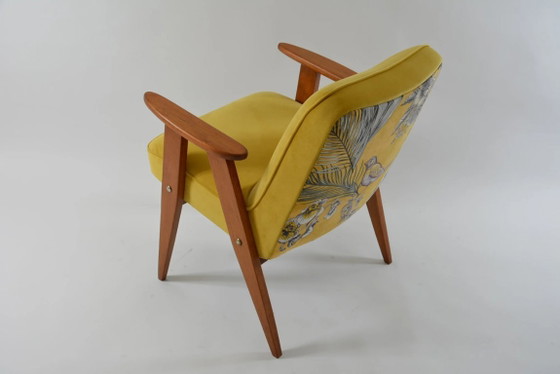 Image 1 of Fauteuil 366, gesigneerd J. Chierowski, geel met vogels