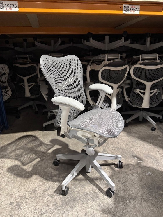 Image 1 of Mirra 2 Full Options Grigio/bianco (35 pezzi disponibili) Ricondizionato