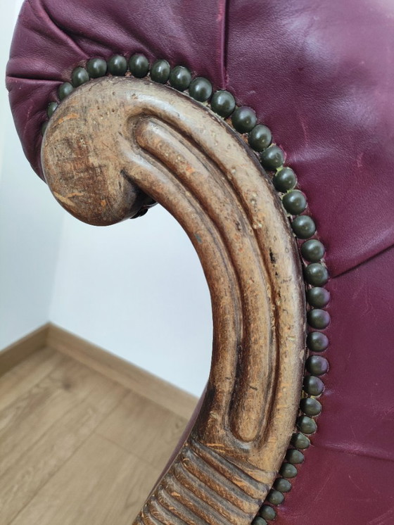 Image 1 of Canapé Chesterfield ancien en cuir véritable