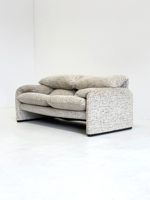 Cassina Maralunga 2-Sitzer Sofa von Vico Magistretti Gebrochen Weiß mit Subtilem Muster