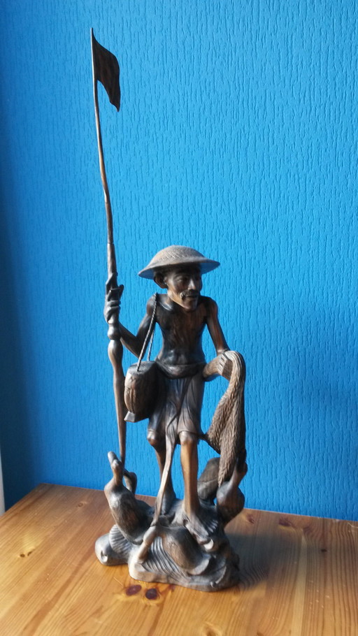 Holzstatue eines Fischers mit Enten, 84 cm hoch