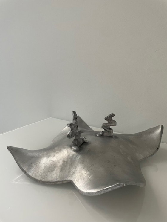 Image 1 of Unieke handgemaakte aluminium schaal met sculpturale bloemvorm