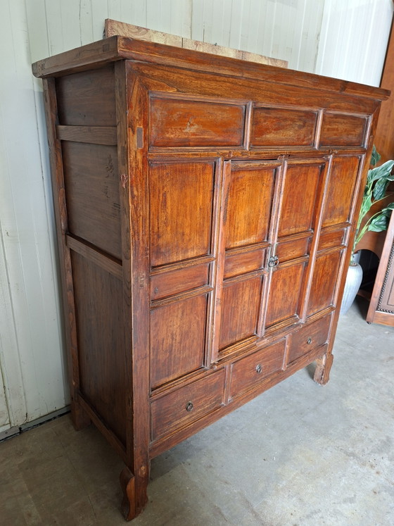 Cabinet de mariée chinois ancien, aspect magnifiquement vieilli, dimensions 140x64cm et 162cm de hauteur. (photo 3 of 5)