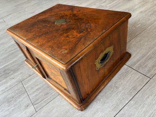 Posate francesi Art Déco placcate in argento, in una scatola di noce.