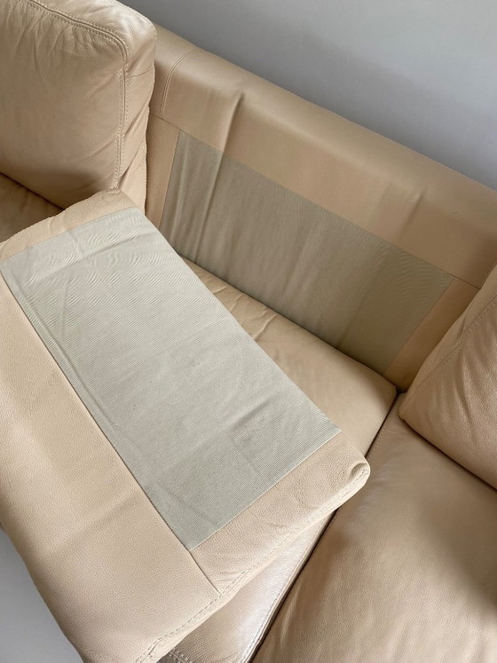 Image 1 of Canapé 3 places en cuir couleur champagne, design Machalke