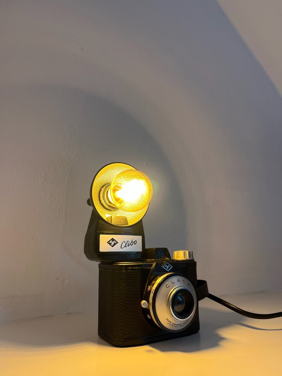 Lampada Agfa unica da macchina fotografica – Lampade da tavolo, Vetro, Metallo (photo 8 of 10)