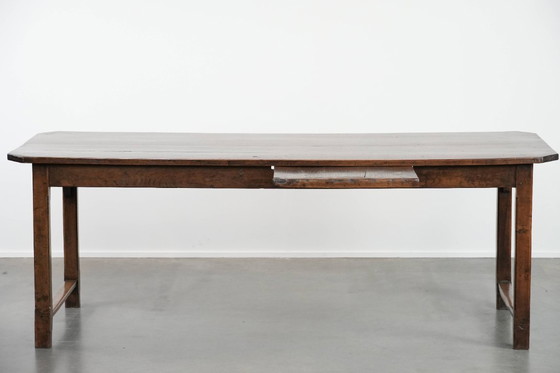 Image 1 of Antieke Franse eettafel voor 4 tot 6 personen uit eind 18e/ begin 19e eeuw met een eiken blad en een brood/ uittrek plank