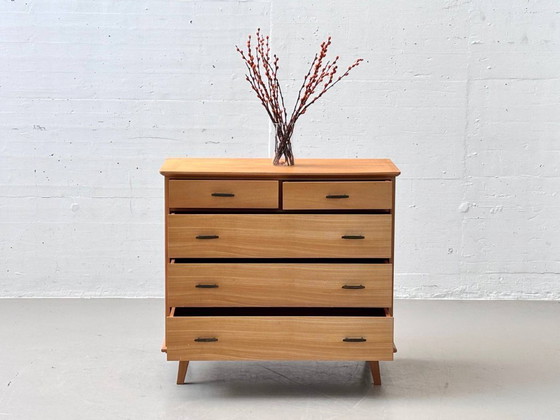 Image 1 of Commode van essenhout uit het midden van de vorige eeuw, jaren 60.
