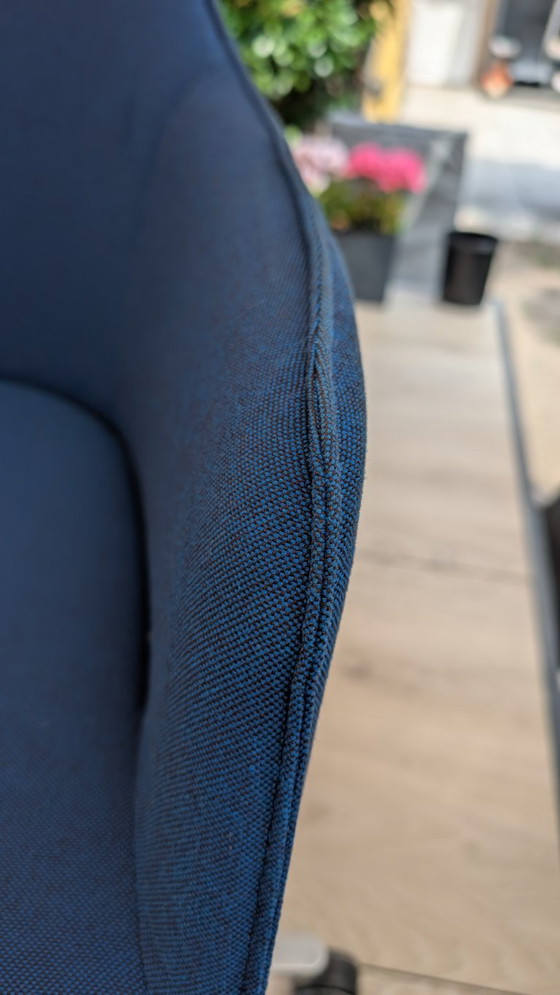 Image 1 of Vitra Softshell office chair Plano Blue/Coconut