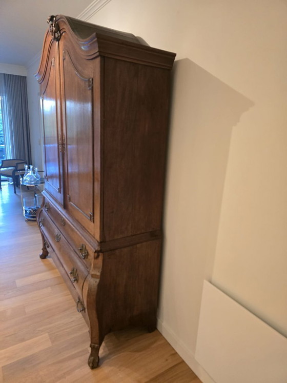 Imposanter antiker holländischer Eichenschrank mit Bombe-Unterteil – &Tradition, Kleiderschränke, Wood (photo 3 of 5)