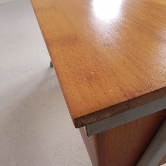 Escritorio industrial con 2 cajoneras, década de 1960. – Wood, Iron (photo 23 of 32)