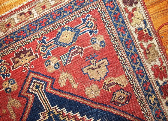 Image 1 of Alfombra persa Shiraz antigua hecha a mano, 97 cm x 180 cm (3,2' x 5,9'), década de 1920 - 1B223