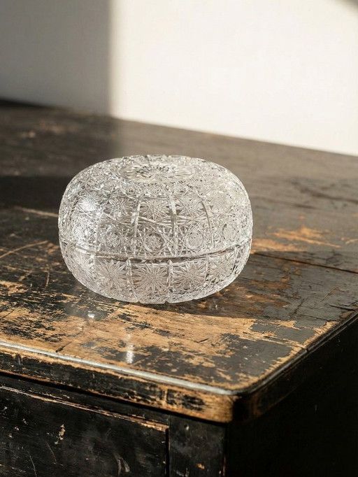 Grosse boite en cristal de Bohème ciselé "Dentelle de la Reine" vintage