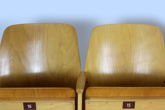 Fauteuils de cinéma vintage de Ton, années 1960, lot de 7 – Chaises pliantes, Wood (photo 5 of 18)