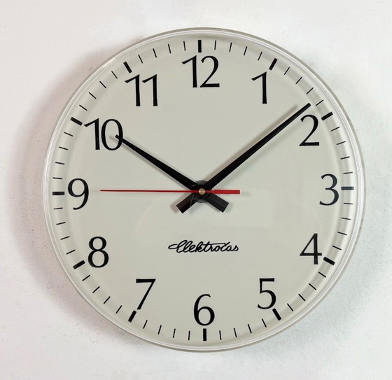 Image 1 of Vintage kantoorwandklok van Elektročas, jaren 90.