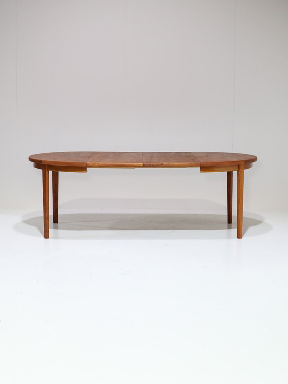 Image 1 of Uitschuifbare ronde eettafel Skovby Møbelfabrik teak Deens vintage