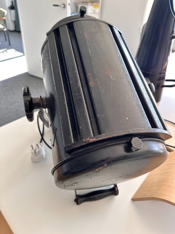 Image 1 of Scheinwerfer für ein altes Industrietheater