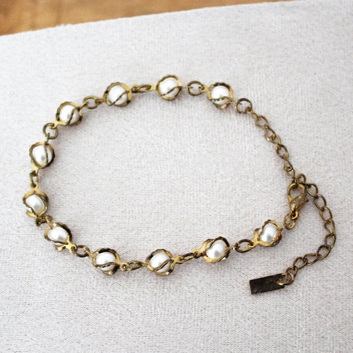 Vintage-Armband aus goldfarbenem Metall mit Perlen: MVX-Markenlogo