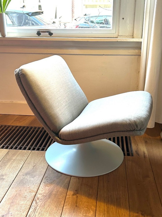 Image 1 of Artifort f504 refurbished with Kvadrat fabric