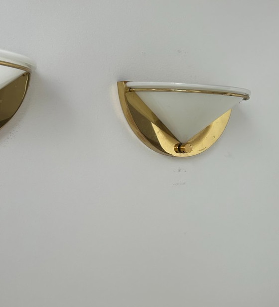 Image 1 of Coppia di applique vintage, ottone e vetro opalino, Italia 1970