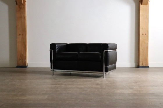 Image 1 of Divano vintage a due posti Cassina LC2 di Charlotte Perriand e Le Corbusier