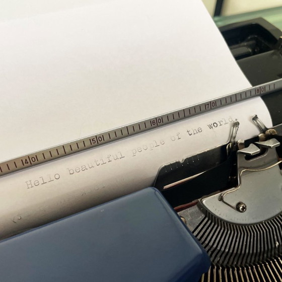 Image 1 of Macchina da scrivere Brother Deluxe 250TR blu, anni '70, con custodia, prodotta in Giappone.