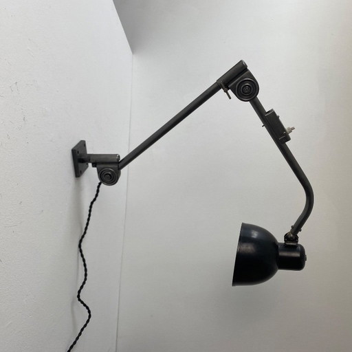 ANCIENNE LAMPE APPLIQUE D’ATELIER BAUHAUS HALA 122