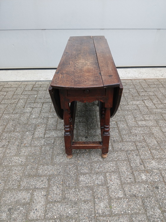 Image 1 of Antique English Gateleg Table from the 19th Century, Made of Solid Oak