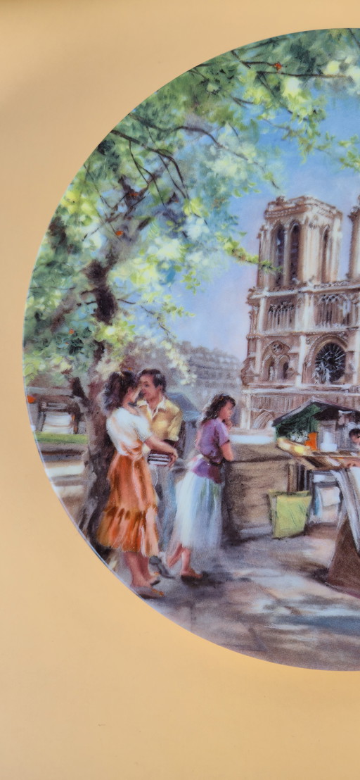 Decorative plate in Limoges porcelain - "Notre Dame et les bouquinistes" - Jean-Claude Guidou - Limited edition