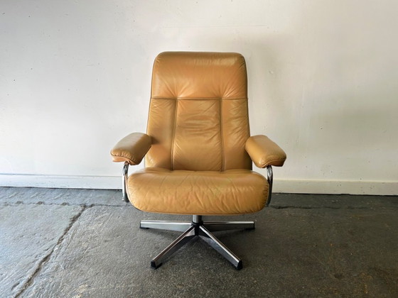 Sillón reclinable escandinavo de cuero de mediados de siglo con estructura cromada, años 60-70. (photo 4 of 8)
