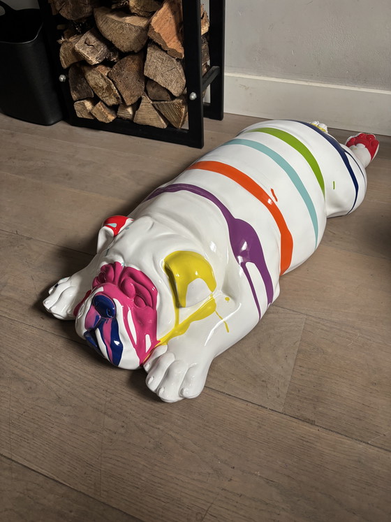 Image 1 of Multicolor liggend beeld Engelse Bulldog van hars 90 CM
