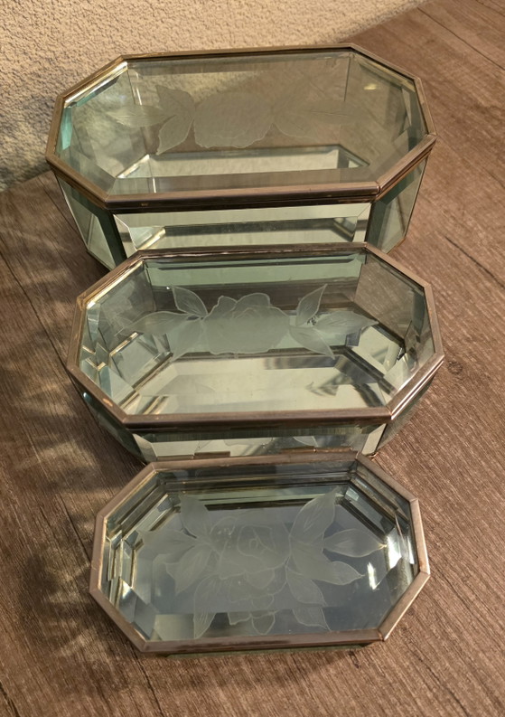 Vintage Glazen Sieradendoosjes Met Messing Randen En Een Geëtst Rozenmotief – Decoratieve objecten, Glass (photo 4 of 5)