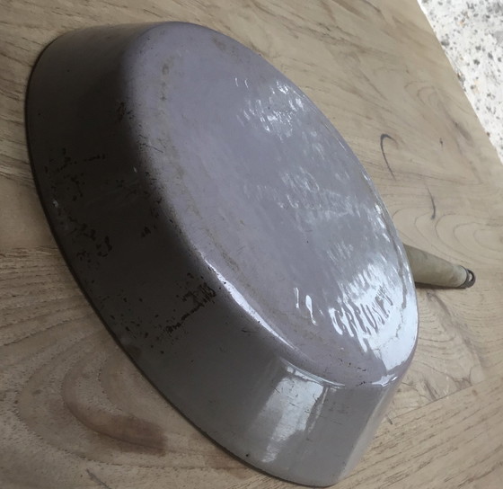 Image 1 of Padella Le Creuset con manico in legno