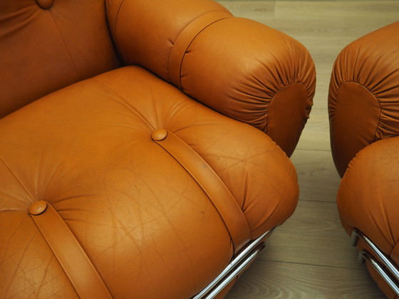 Image 1 of Ensemble de fauteuils orange, design de l'âge de l'espace, années 1960, production : Italie