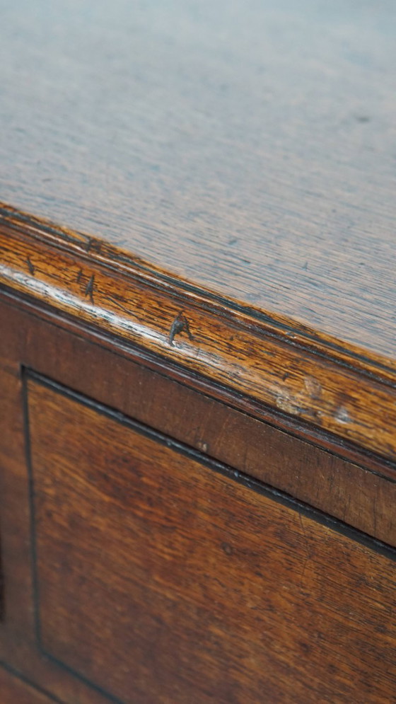 Image 1 of Cómoda baja clásica inglesa antigua / cómoda sobre cómoda