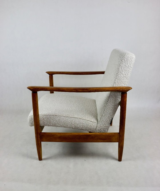 Image 1 of Poltrona GFM-142, design di Edmund Homa degli anni '70, bouclè bianco avorio - 2 pezzi disponibili