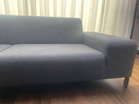 Image 1 of Canapé trois places moderne bas couleur anthracite