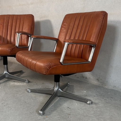 Juego de 2 sillones de salón Osvaldo Borsani para Tecno, Italia, década de 1970.