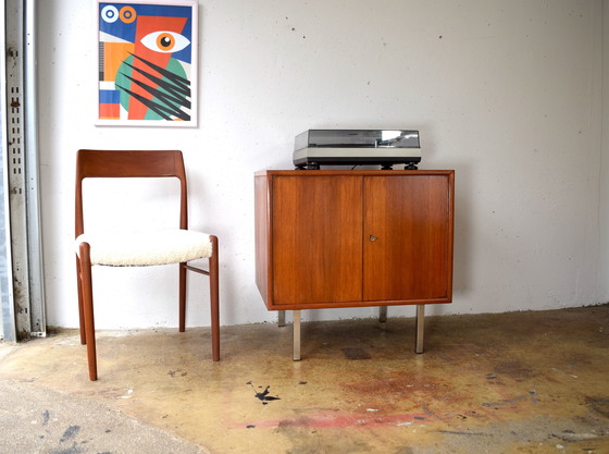 Image 1 of Armadio in teak del metà del secolo Dresser Armadio d'epoca cassettiera