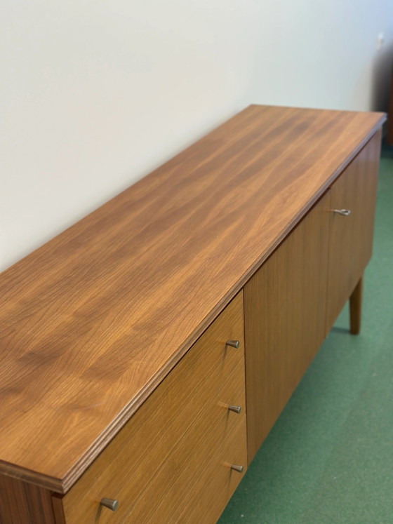 Credenza in teak Mid-Century, anni '60, Credenze, Legno, Metallo, Mid Century Modern (foto 4 di 8)