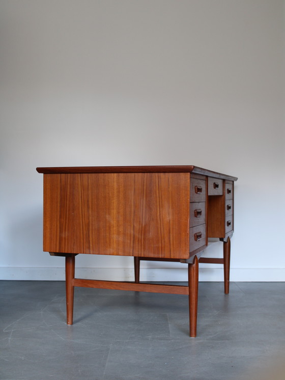 Vintage Deens vrijstaand bureau in teak – Wood (photo 7 of 10)