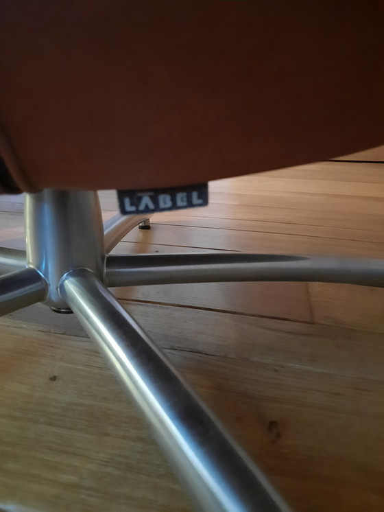 Image 1 of Label lederen fauteuil Gigi en voetenbank van Gerard van den Berg