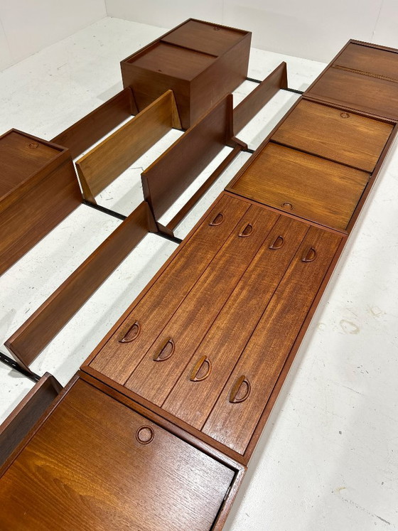 Sistema di pareti modulari in teak di Kai Kristiansen, danese, anni '60. – Armadi a muro, Wood (photo 2 of 22)