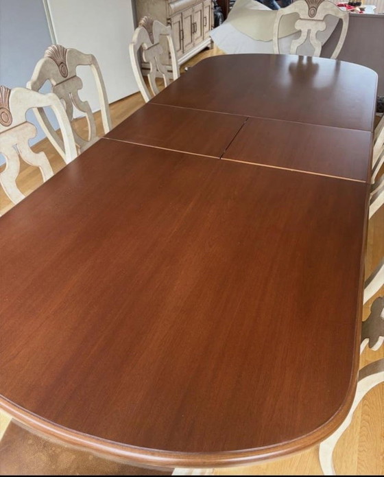 Image 1 of Handgefertigter Esstisch aus Massivholz mit 8 Stühlen (Lederbezug)